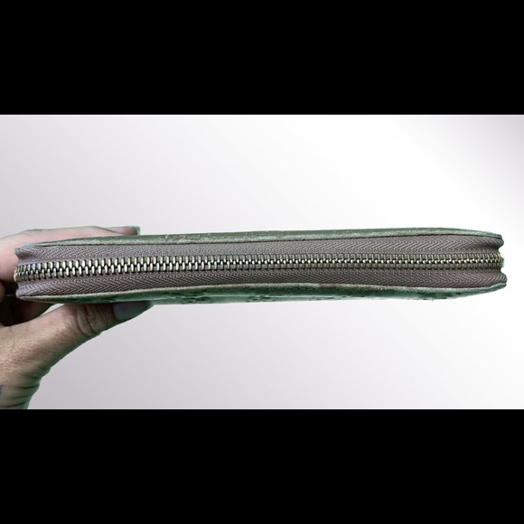 **SOLD**Gucci GG Guccissima Zippy Wallet** - Picture 5 of 7
